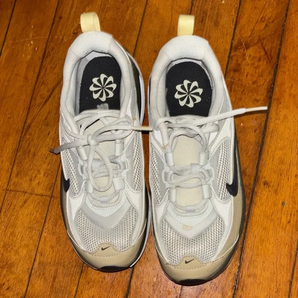 Nike White and Gray Mesh Athletic Sneakers - Picture 2 of 3